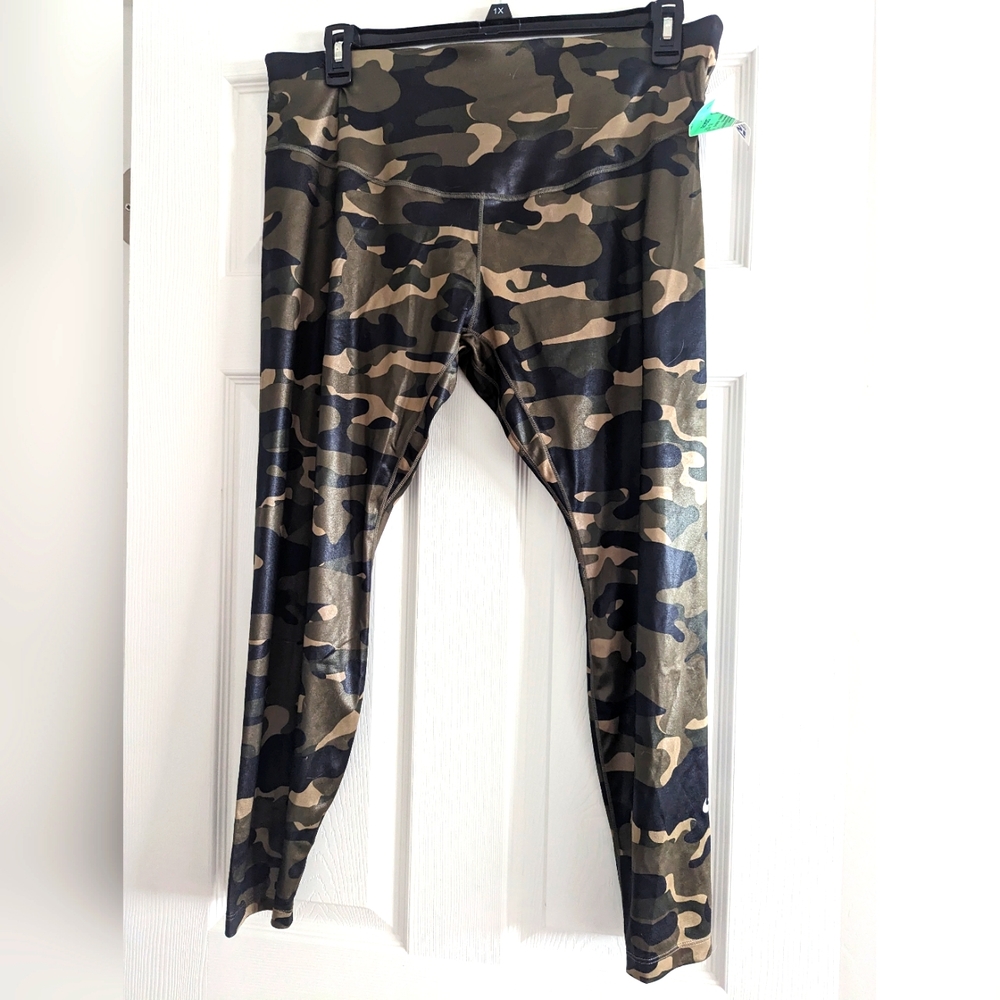 NWT Nike One camo leggings